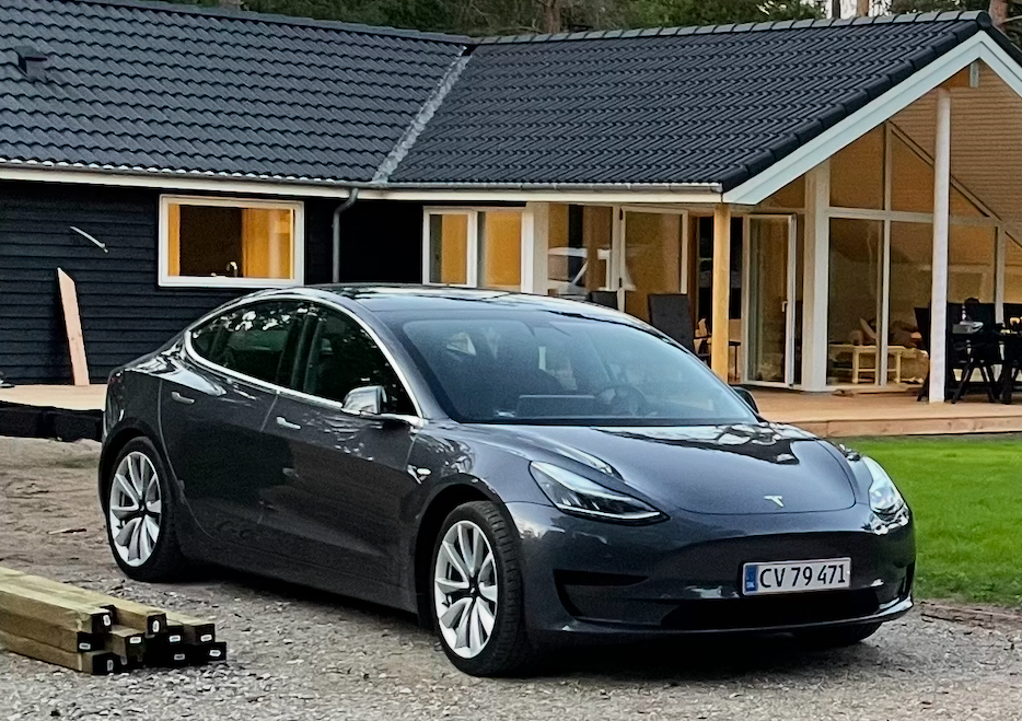 Tesla Model 3 Standard Range+ RWD 4d