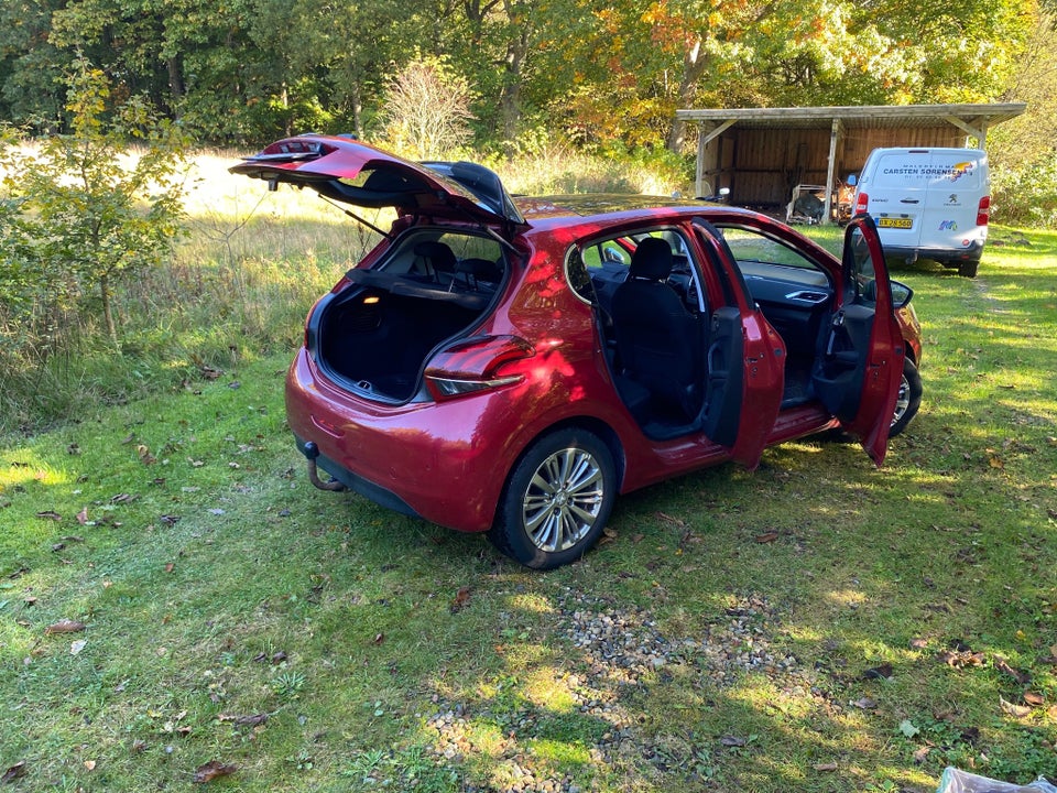 Peugeot 208 1,6 BlueHDi 100 Allure Sky 5d