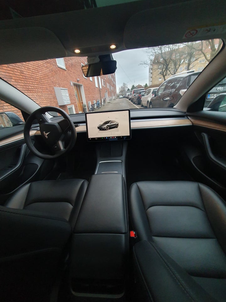 Tesla Model 3 Standard Range+ RWD 4d