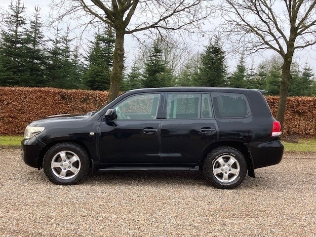 Toyota Land Cruiser 4,5 V8 D-4D aut. Van 5d