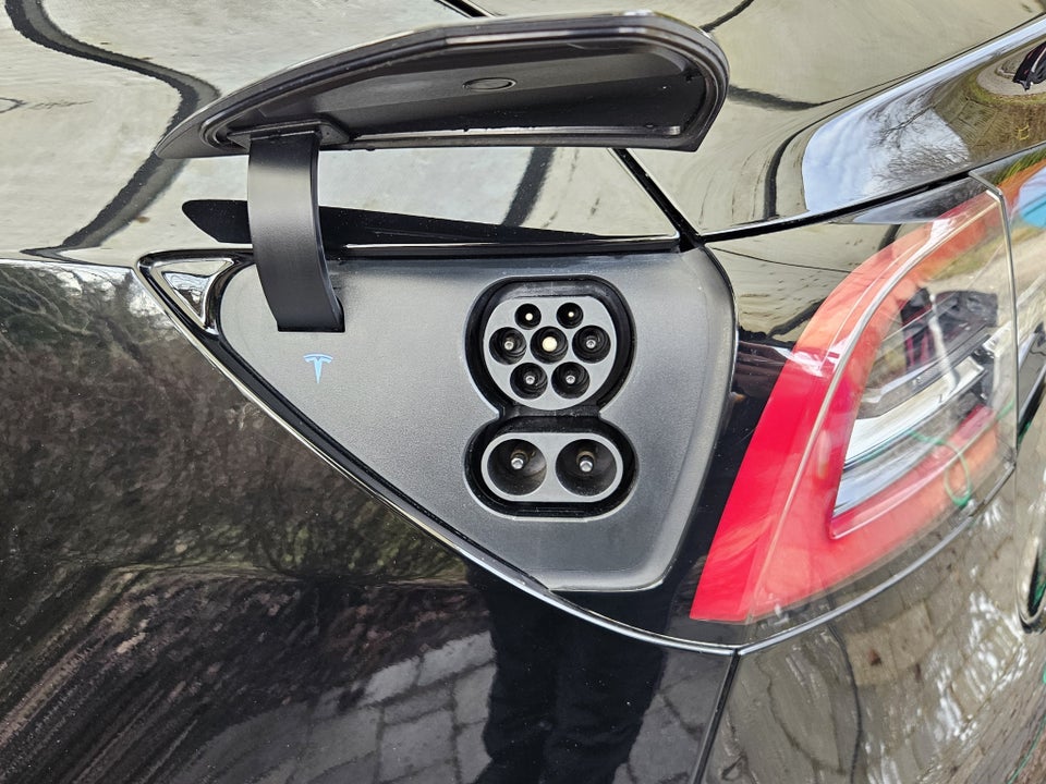 Tesla Model 3 Standard Range+ RWD 4d