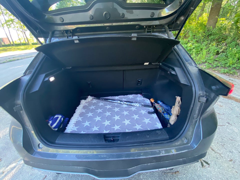 MG MG4 64 Luxury 5d
