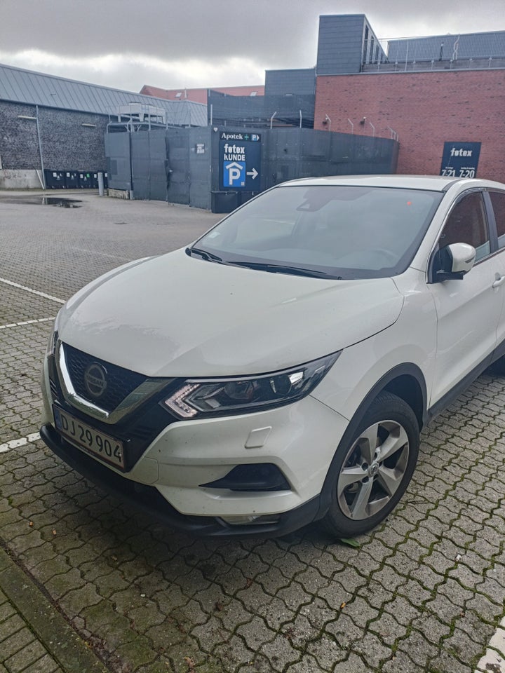 Nissan Qashqai 1,3 Dig-T 140 Acenta 5d