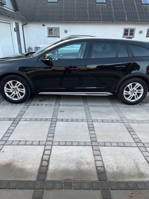 Volvo V60 CC 2,0 D4 190 Momentum aut. 5d