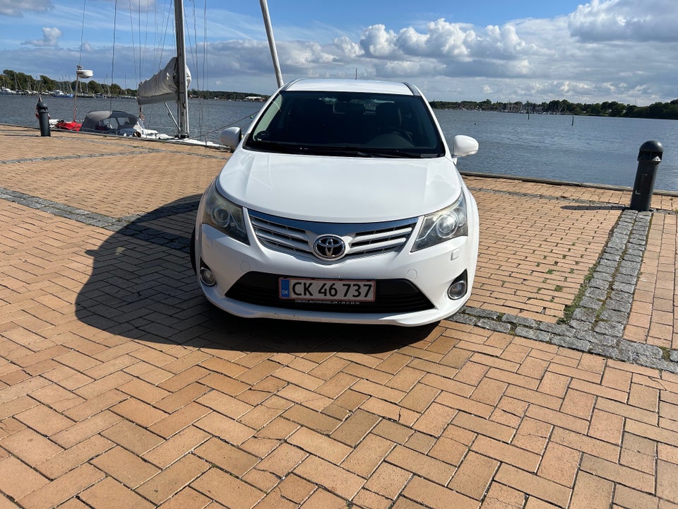 Toyota Avensis 2,0 D-4D T1 stc. 5d