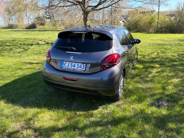 Peugeot 208 1,2 PureTech 82 Exclusive+ 5d
