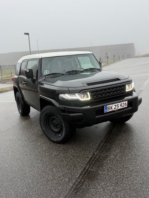 Toyota FJ Cruiser 4,0 V6 aut. 4x4 5d