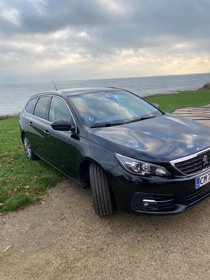 Peugeot 308 1,5 BlueHDi 130 Prestige SW 5d
