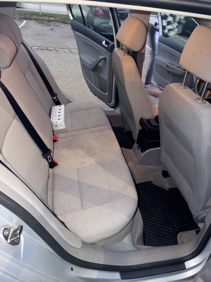 VW Golf V 1,6 FSi Tiptr. 5d