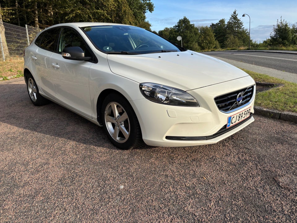 Volvo V40 2,0 D4 190 Kinetic Drive-E 5d