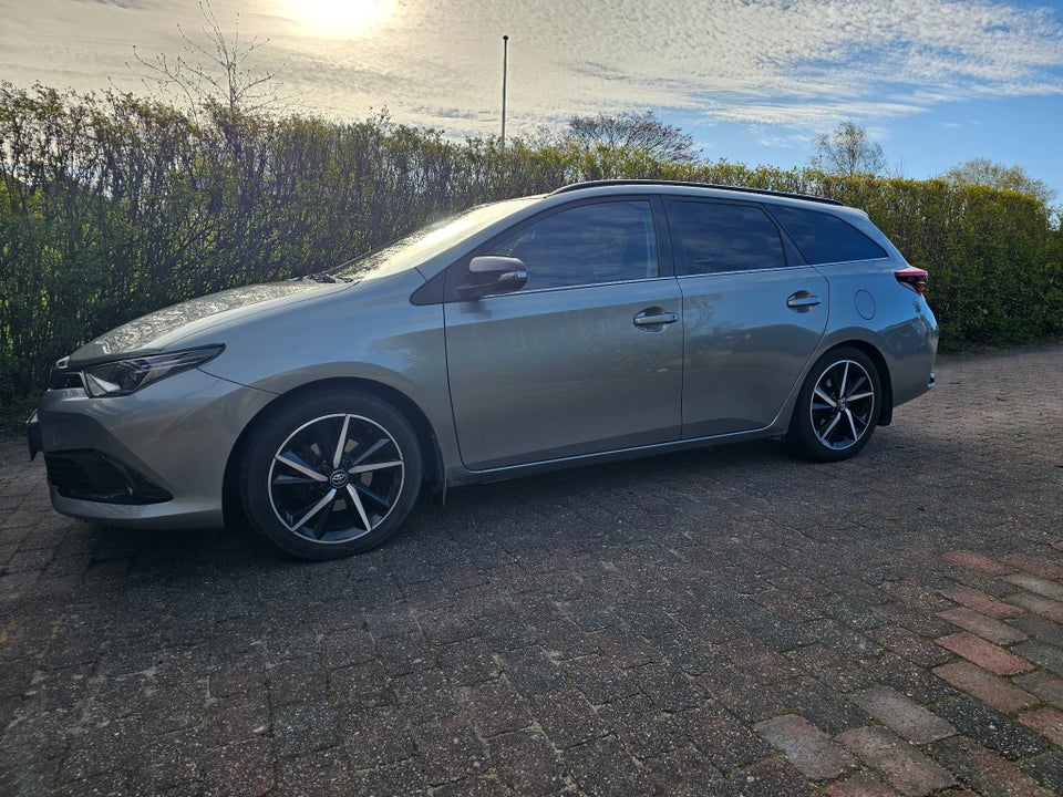 Toyota Auris 1,2 T Prestige Touring Sports 5d