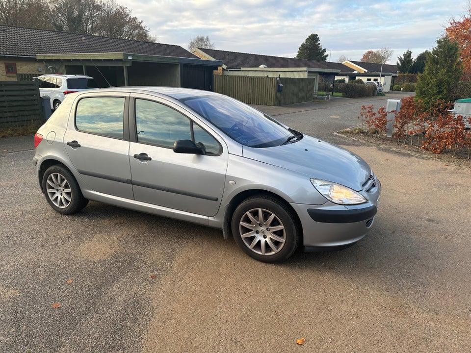 Peugeot 307 1,6 XR 5d