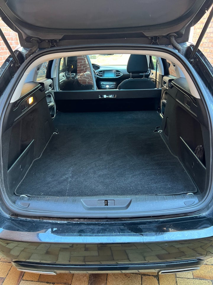 Peugeot 308 1,6 BlueHDi 120 Allure Sky SW Van 5d