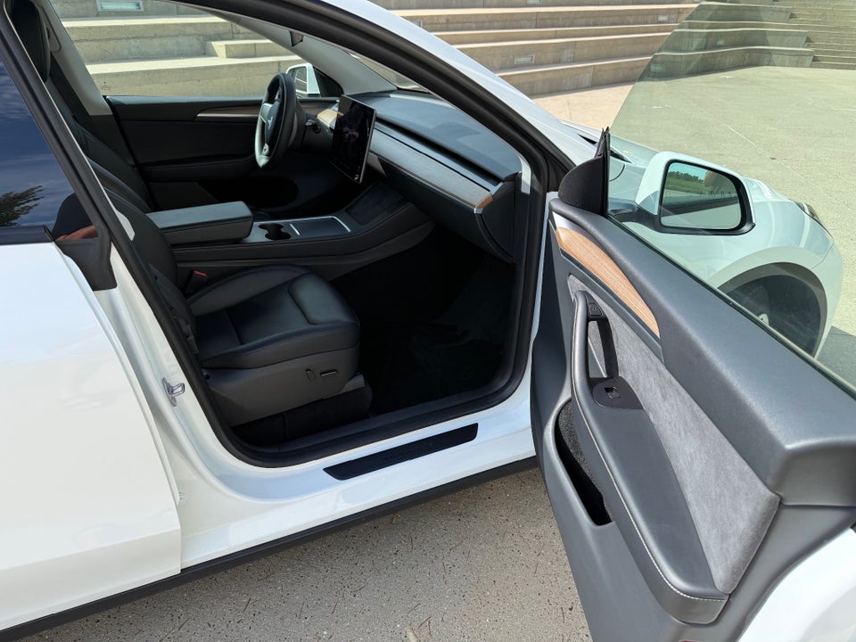 Tesla Model Y RWD 5d