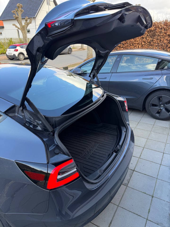 Tesla Model 3 Standard Range+ RWD 4d