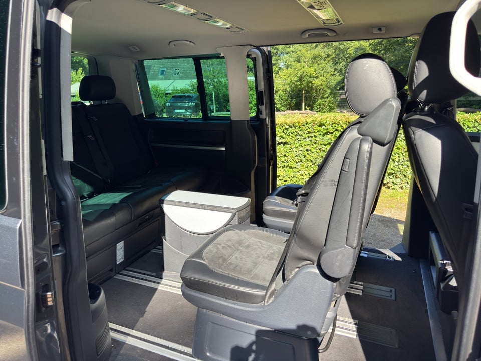 VW Multivan 2,0 TDi 204 Highline DSG kort