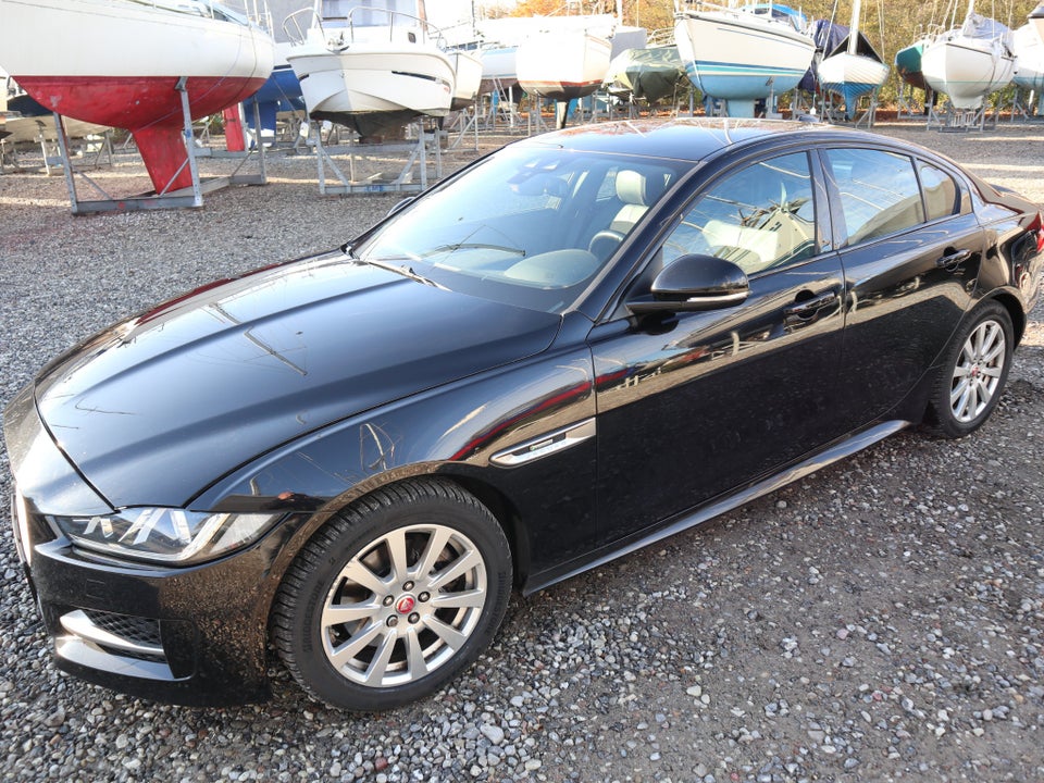 Jaguar XE 2,0 D180 R-Sport 4d