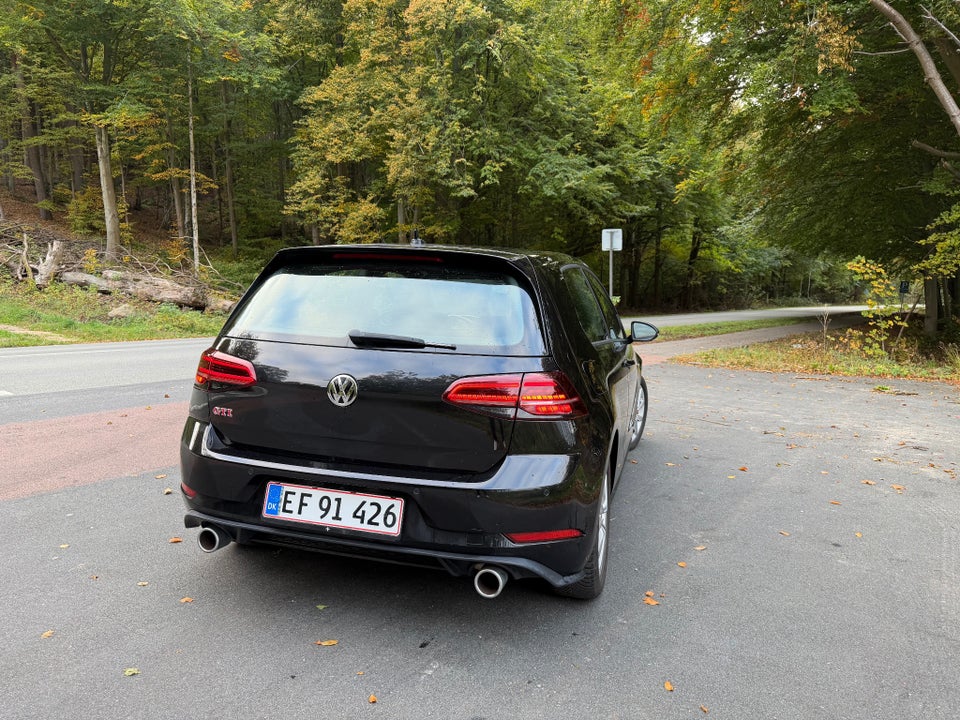 VW Golf VII 2,0 GTi Performance DSG 5d