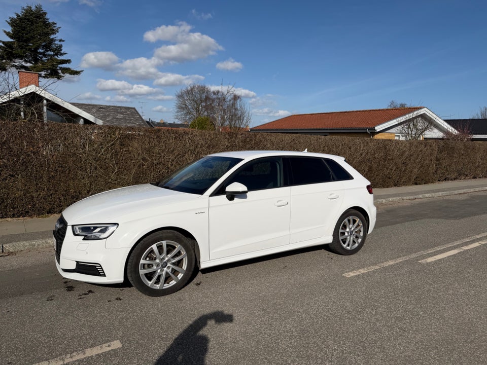 Audi A3 1,4 e-tron S-line Sportback S-tr. 5d