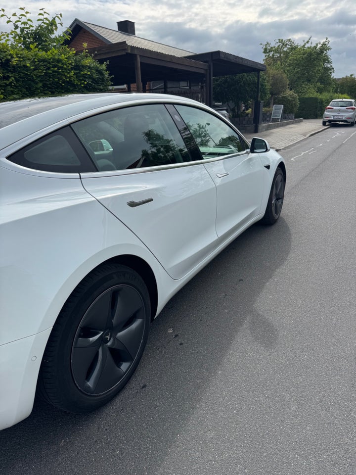 Tesla Model 3 Standard Range+ RWD 4d