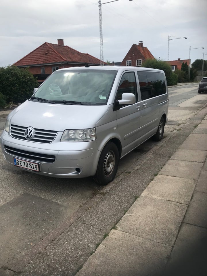 VW Multivan 2,5 TDi 174 Highline 5d