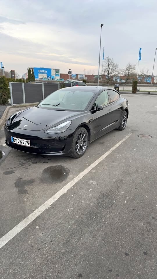 Tesla Model 3 RWD 4d