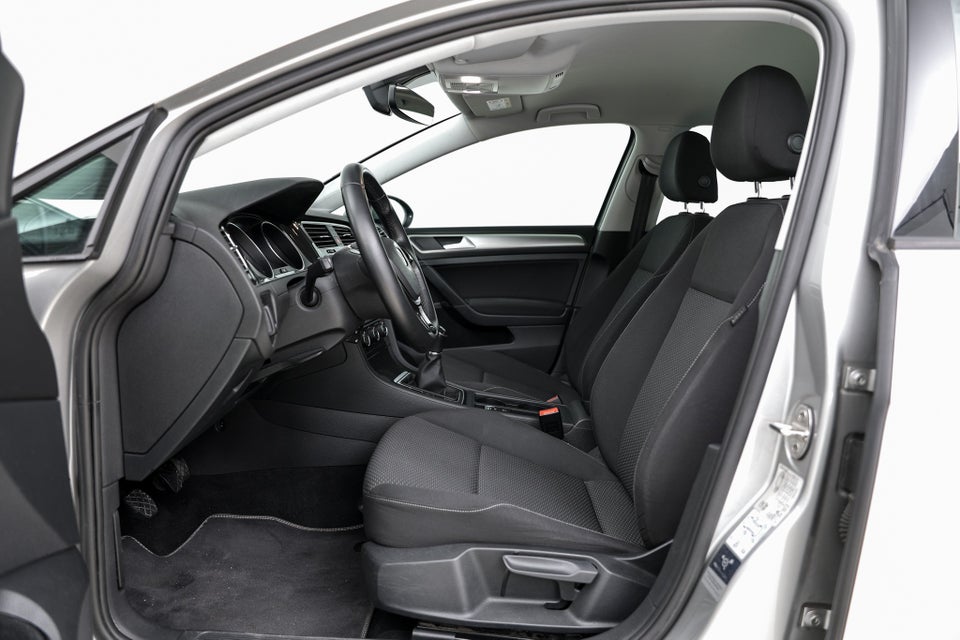 VW Golf VII 1,0 TSi 85 Trendline 5d