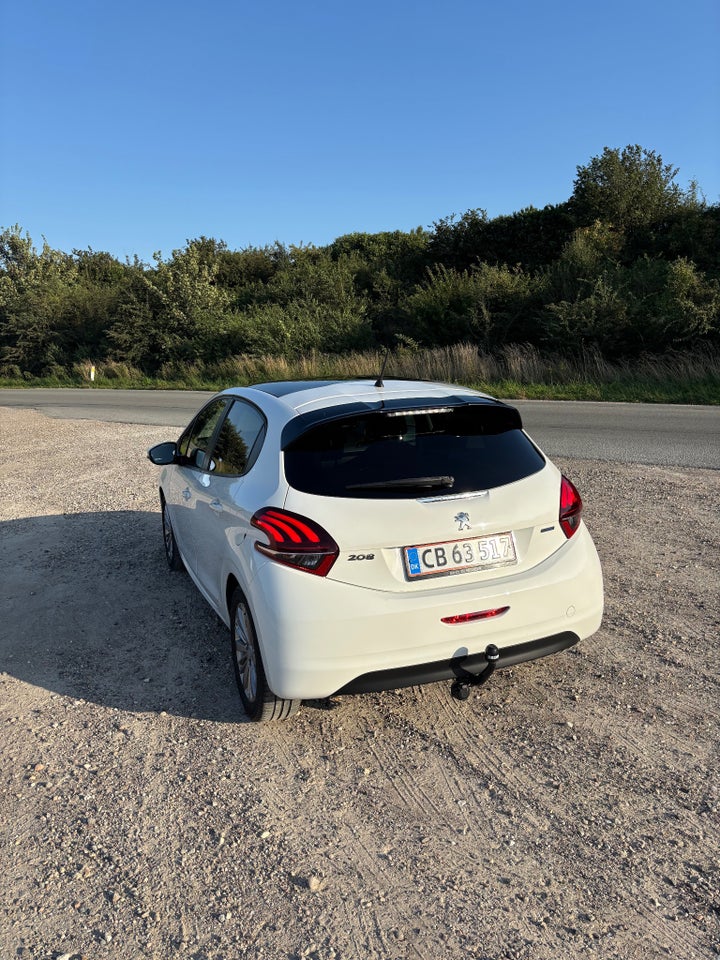 Peugeot 208 1,6 BlueHDi 100 Chili Sky 5d