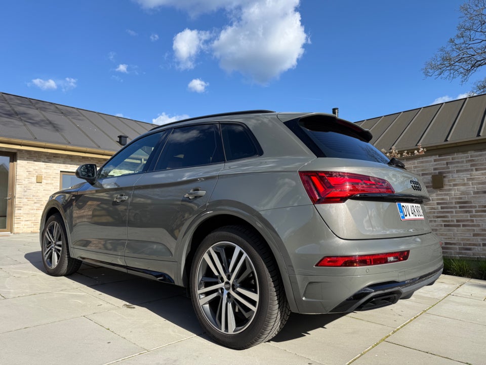 Audi Q5 40 TDi S-line quattro S-tr. 5d