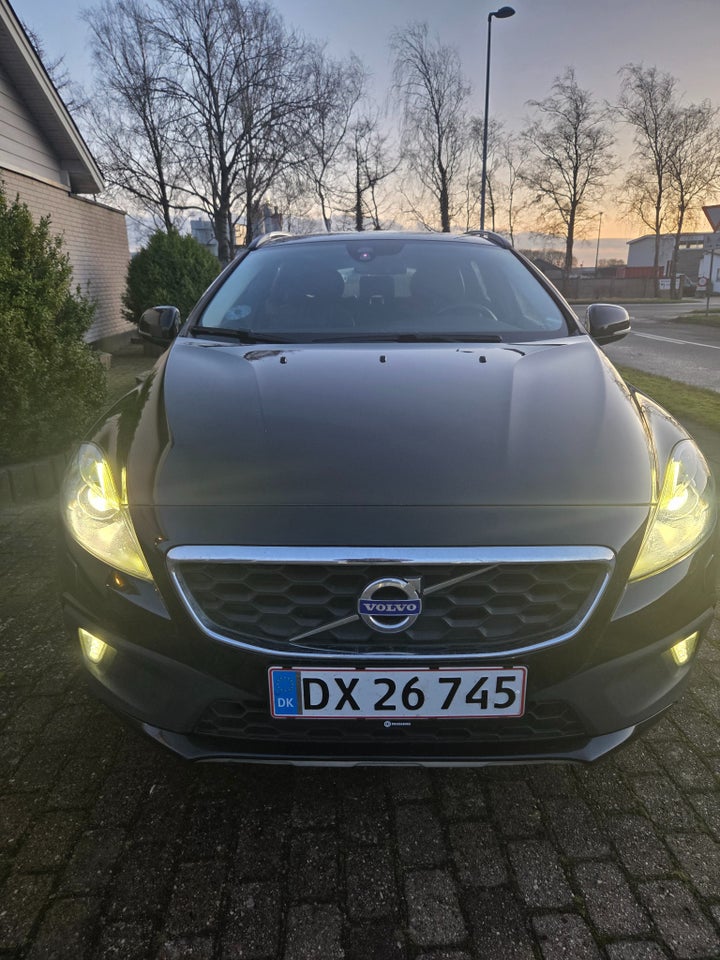 Volvo V40 CC 2,0 D3 150 Summum aut. 5d