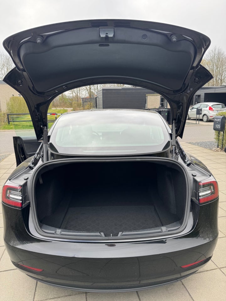 Tesla Model 3 Standard Range+ RWD 4d