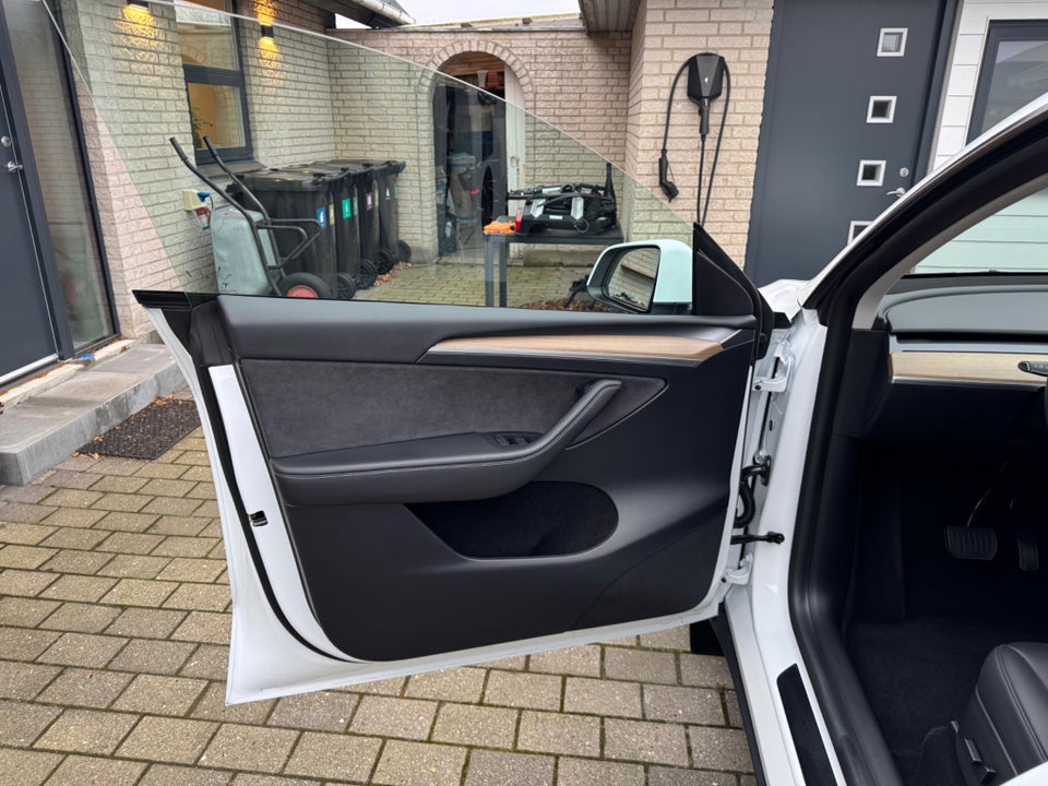 Tesla Model Y Long Range AWD 5d