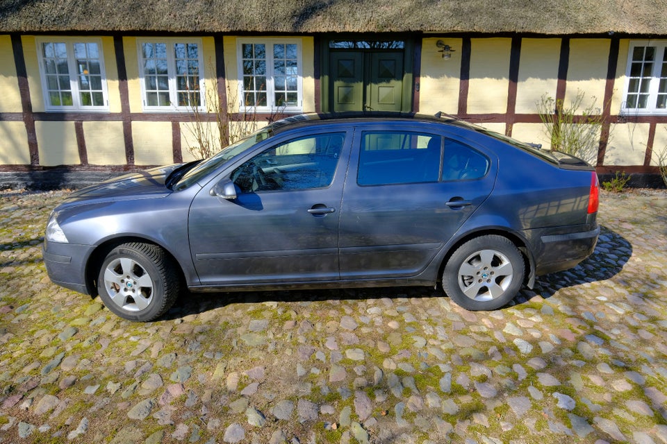 Skoda Octavia 1,6 FSi Ambiente aut. 5d