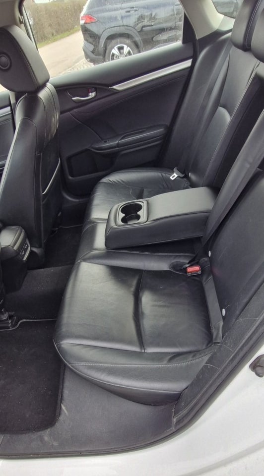 Honda Civic 1,6 i-DTEC Executive 4d