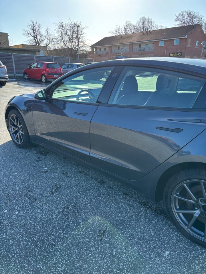 Tesla Model 3 Long Range AWD 4d