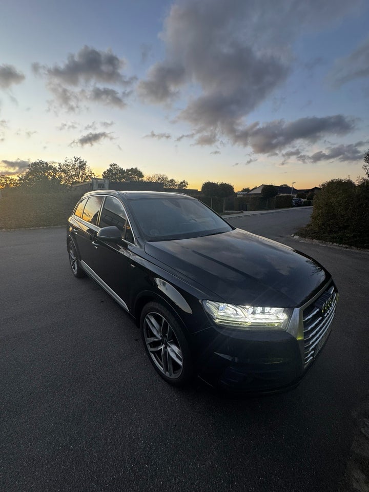Audi Q7 3,0 TDi 272 S-line quattro Tiptr. 7prs 5d