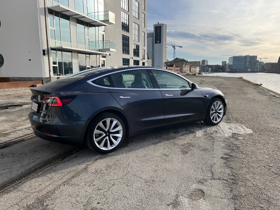 Tesla Model 3 Long Range AWD 4d