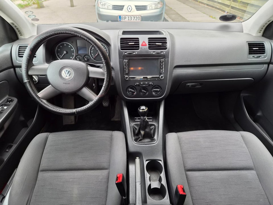 VW Golf V 1,6 FSi Trendline 5d