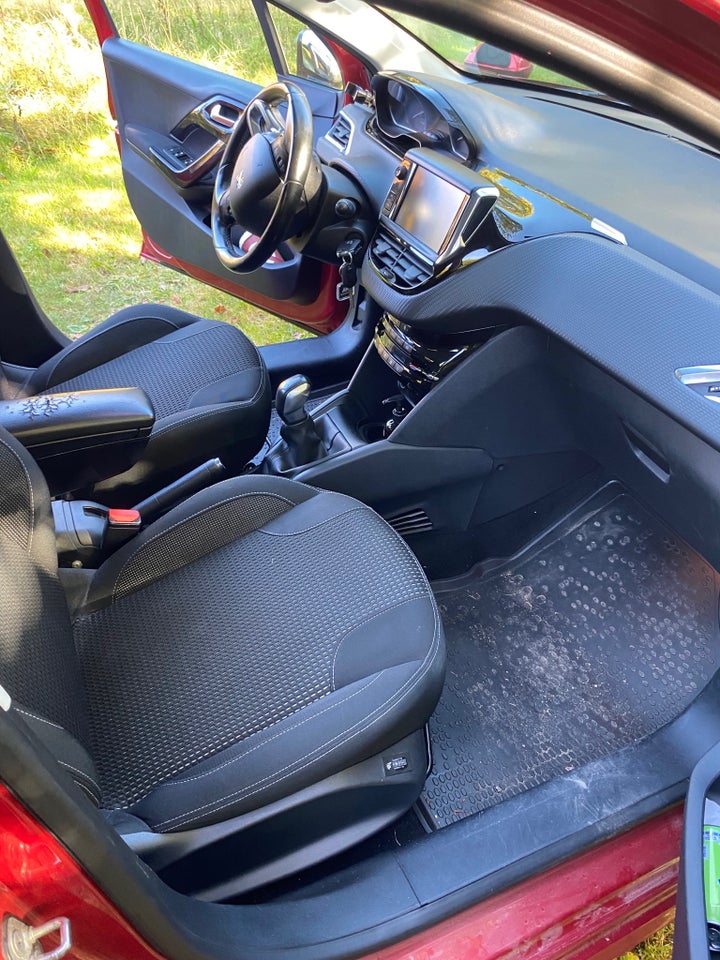 Peugeot 208 1,6 BlueHDi 100 Allure Sky 5d