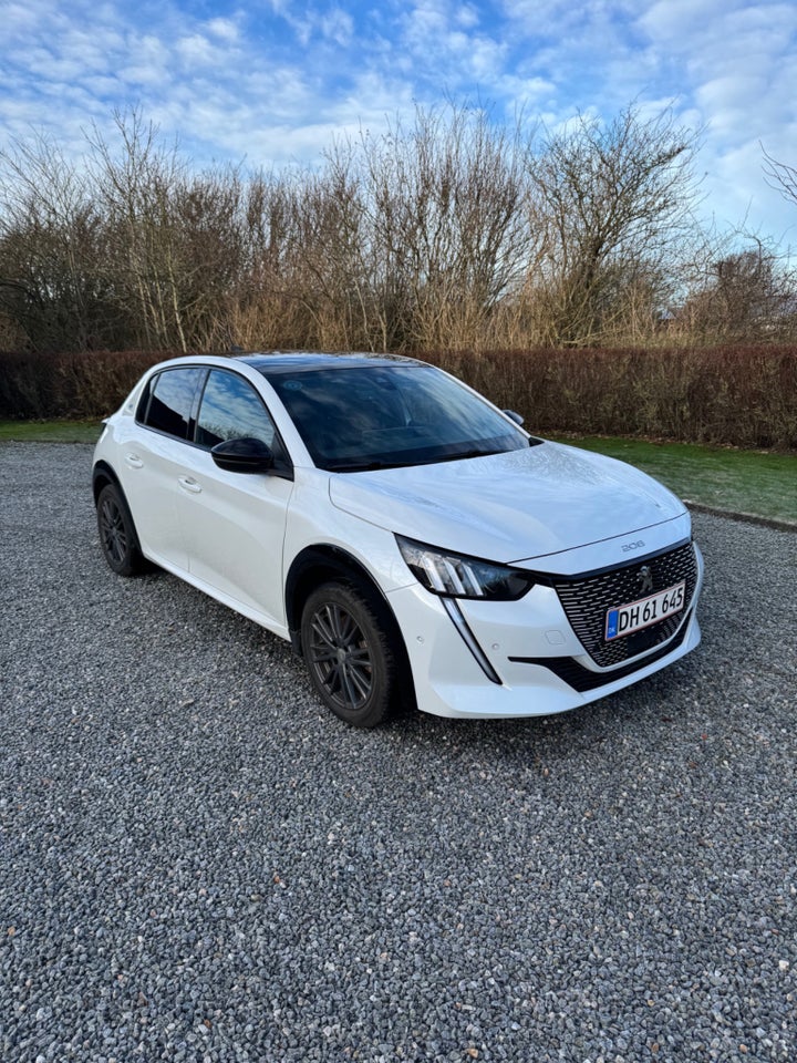 Peugeot e-208 50 GT Sky 5d