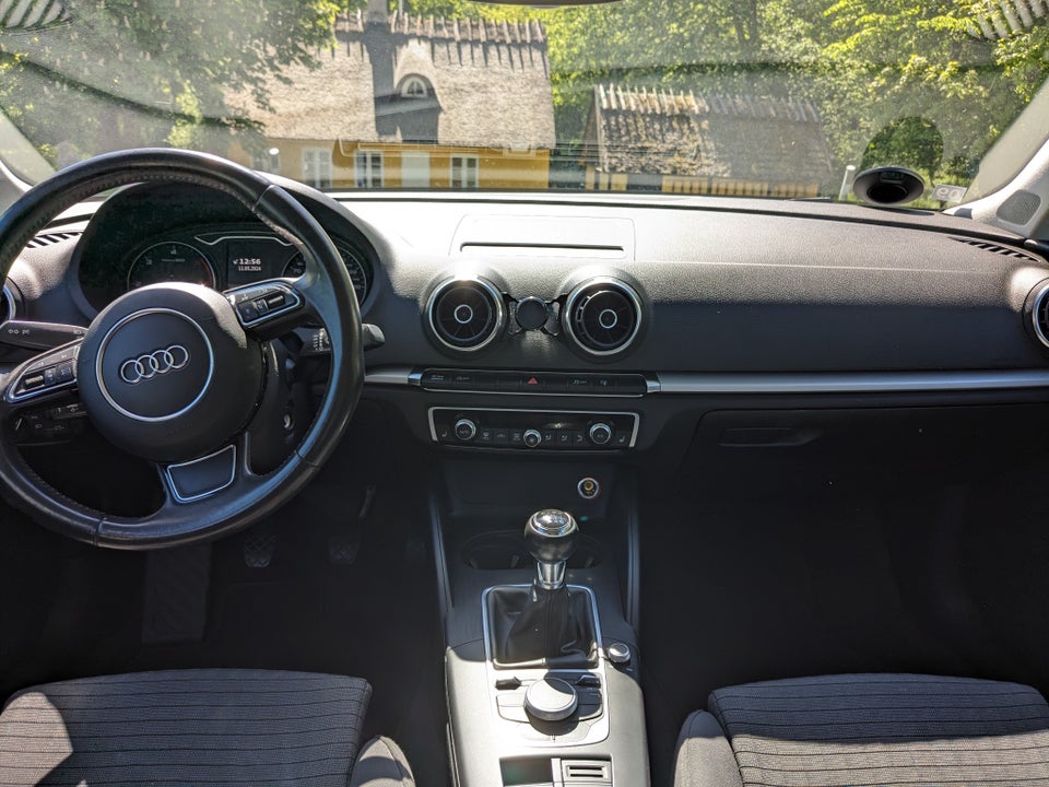 Audi A3 1,6 TDi 110 Ambiente Sportback 5d