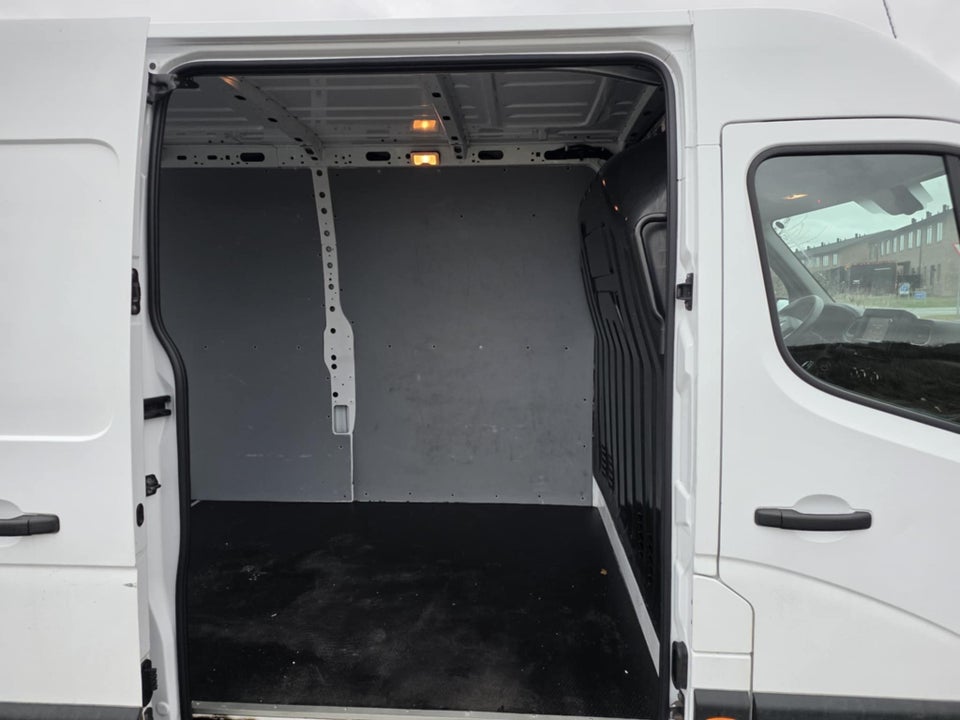 Renault Master IV T35 2,3 dCi 150 L3H2 Kassevogn