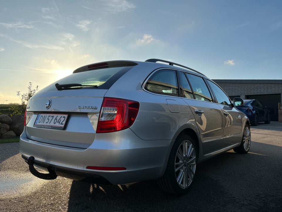 Skoda Superb 2,0 TDi 140 Ambition Combi 5d