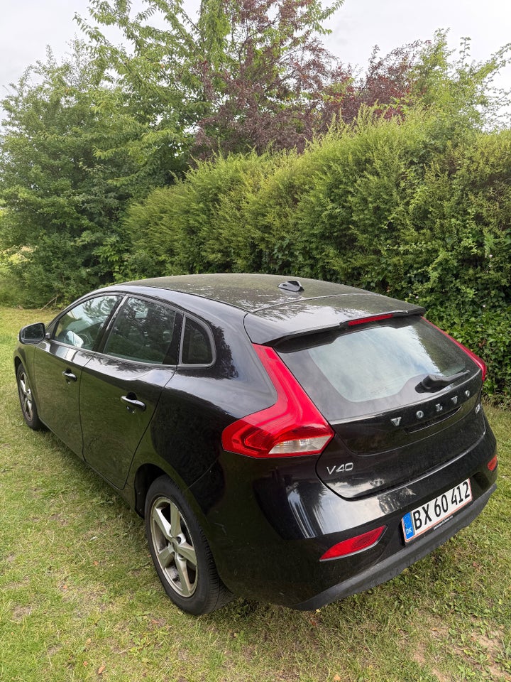 Volvo V40 2,0 D2 120 Momentum Eco 5d