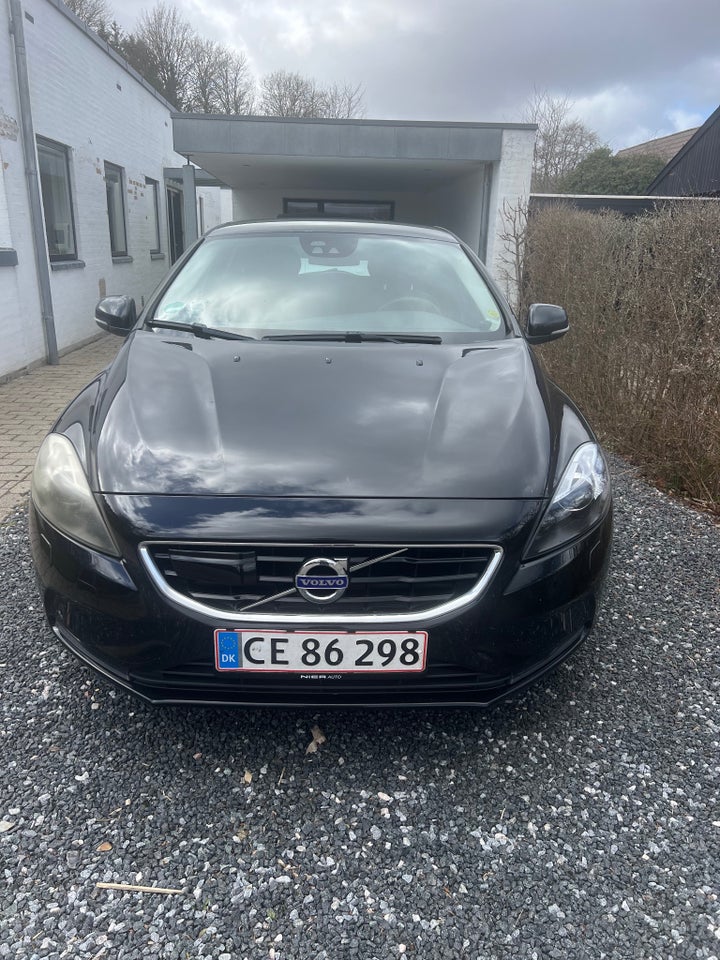 Volvo V40 2,0 D3 150 Momentum aut. 5d
