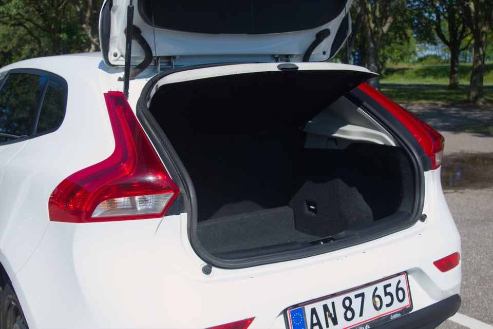 Volvo V40 1,6 D2 115 R-Design 5d