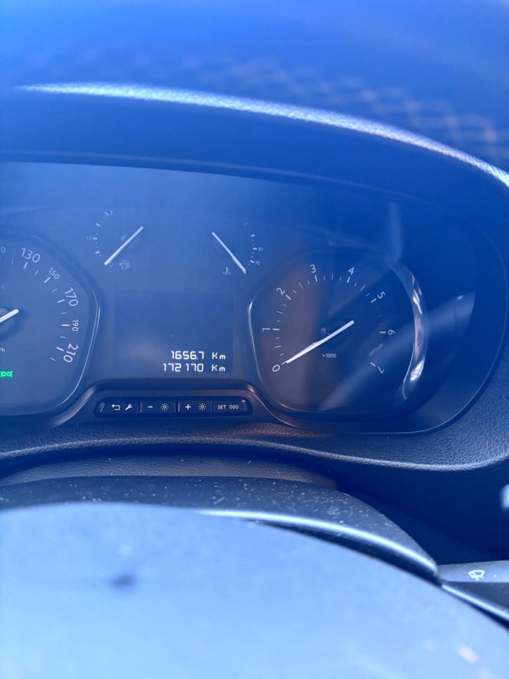 Toyota ProAce 2,0 D 122 Medium Comfort Master aut. 5d