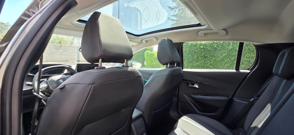 Peugeot 208 1,2 PureTech 100 Allure Sky 5d