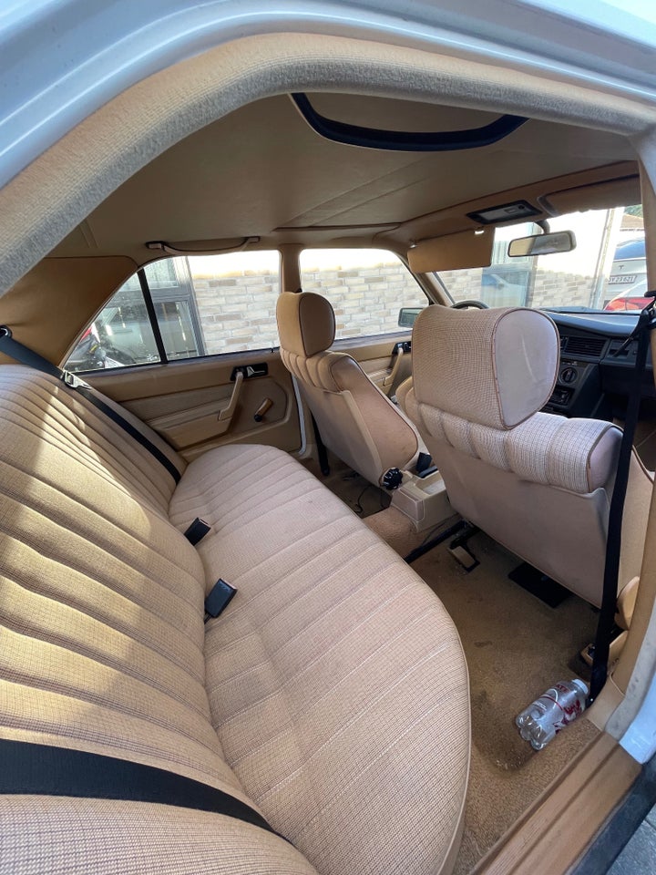 Mercedes 190 E 2,0 aut. 4d