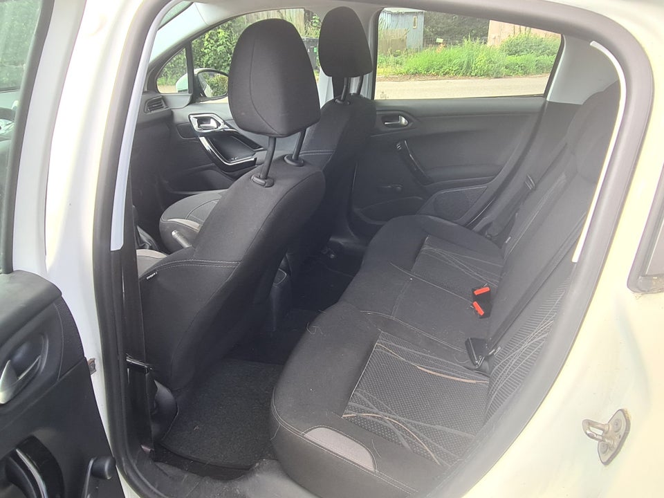 Peugeot 208 1,2 VTi Active 5d
